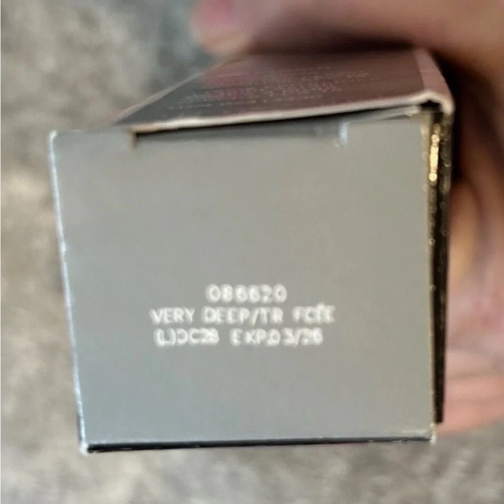 Mary Kay CC Cream Sunscreen Broad Spectrum SPF 15 -Very Deep- 1 fl oz New in Box